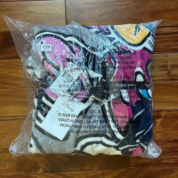 VERA BRADLEY DISNEY MICKEY MOUSE PLUSH THROW BLANKET:NWT PICCADILLY PAISLEY - Picture 7 of 7